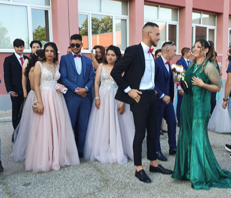 Абитуриентите на ПГСС празнуват днес