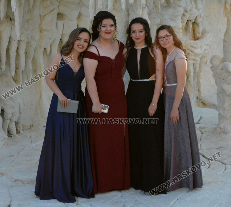 Бал като от приказките за биолозите от СУ „Васил Левски“