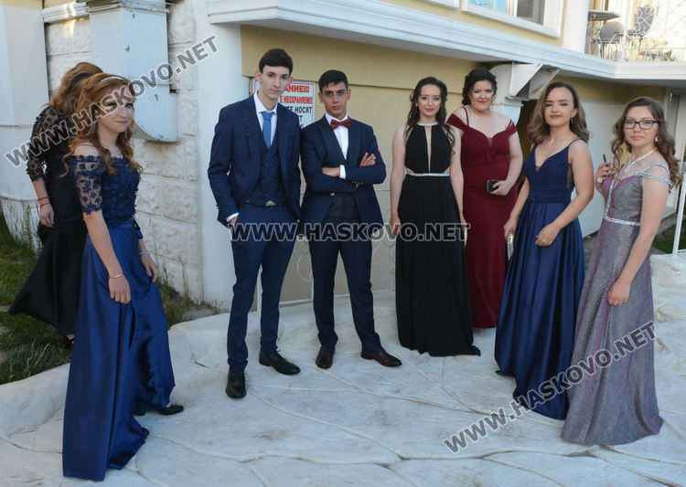 Бал като от приказките за биолозите от СУ „Васил Левски“