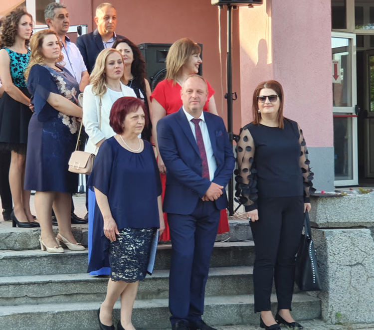 Абитуриентите на ПГСС празнуват днес