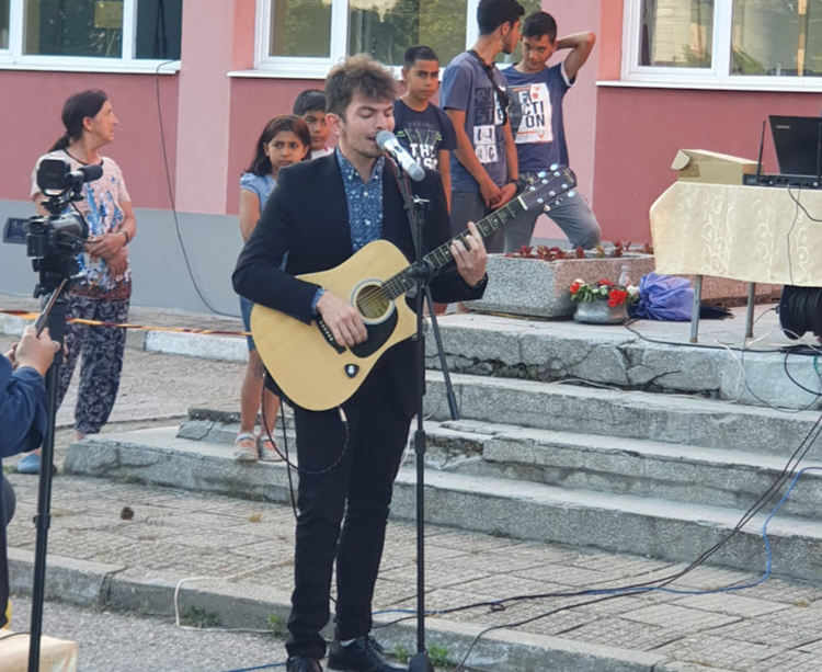 Абитуриентите на ПГСС празнуват днес