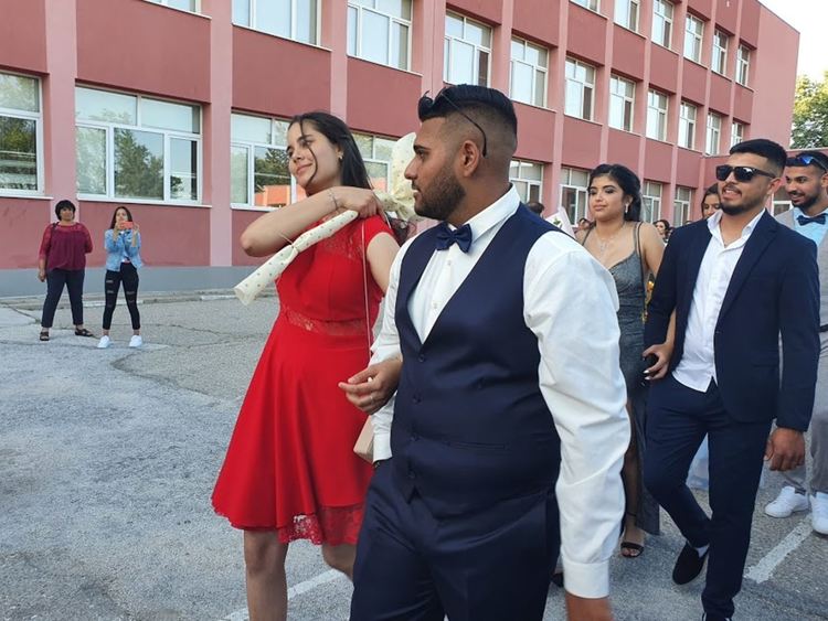 Абитуриентите на ПГСС празнуват днес