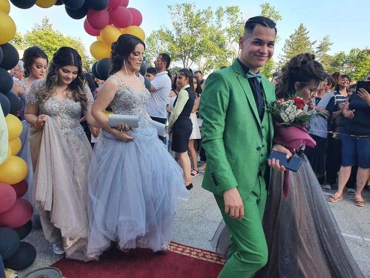 Абитуриентите на ПГСС празнуват днес