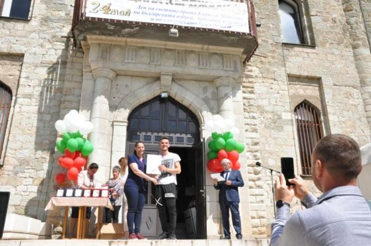 Ротари клуб-Кърджали отличи изявени абитуриенти,наградени са шестима зрелостници