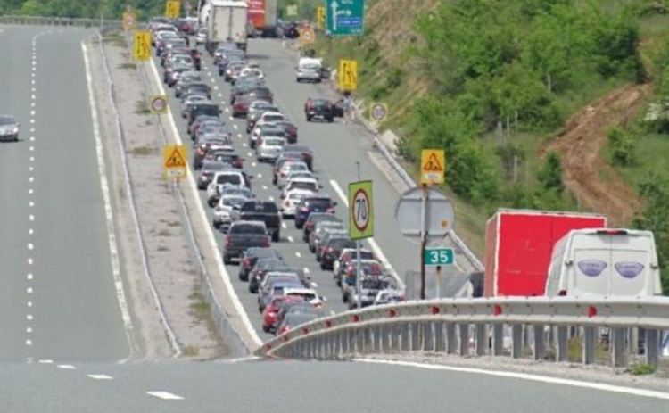 Километрично задръстване на магистрала ''Струма''