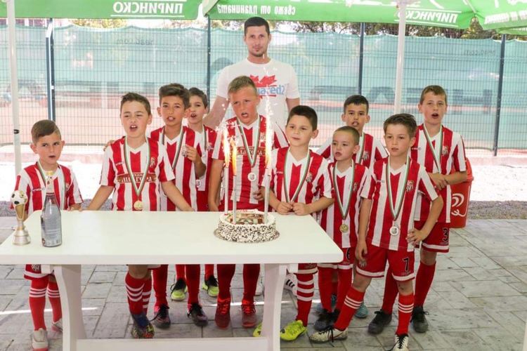 13 победи и шампионска титла за младите футболисти на ФК “Хасково”