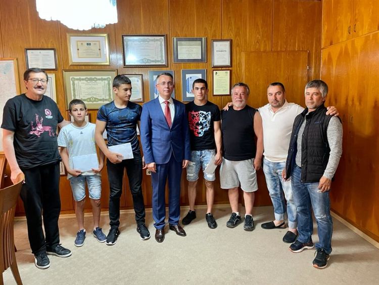 Кметът на Кърджали поздрави борците от Стремци за големите им успехи