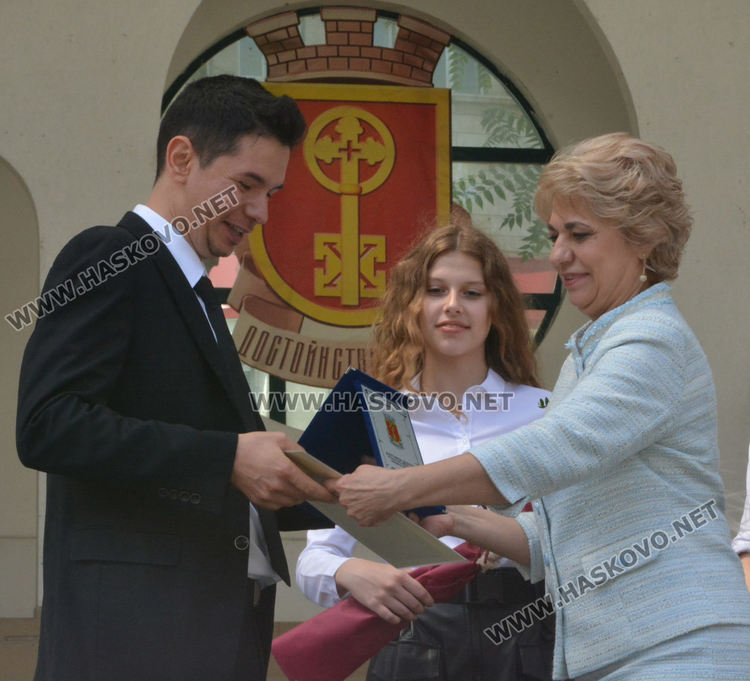 Отличиха най-добрите учители и ученици през годината на празничния 24 май