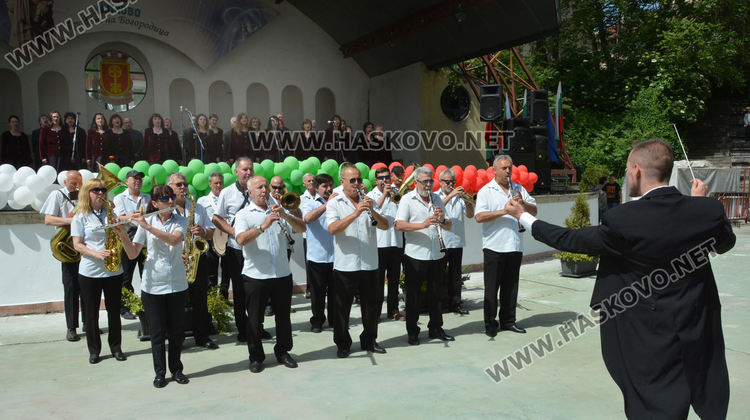 Отличиха най-добрите учители и ученици през годината на празничния 24 май