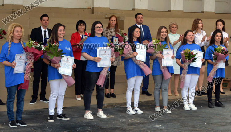 Отличиха най-добрите учители и ученици през годината на празничния 24 май