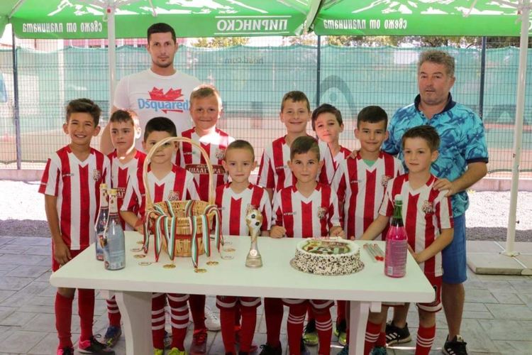 13 победи и шампионска титла за младите футболисти на ФК “Хасково”