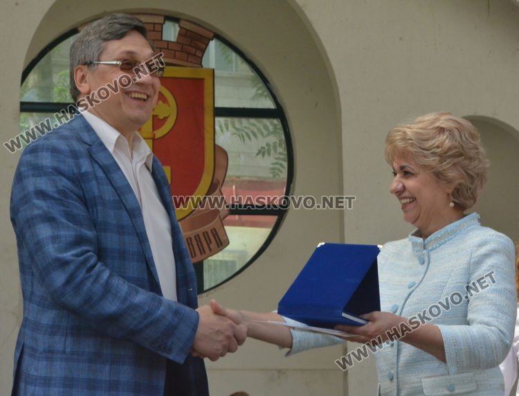 Отличиха най-добрите учители и ученици през годината на празничния 24 май