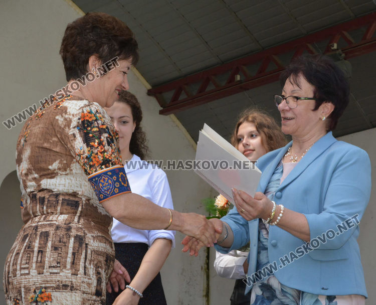 Отличиха най-добрите учители и ученици през годината на празничния 24 май