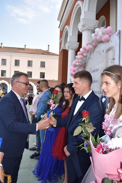Рудозем изпрати абитуриенти си, младост и надежда за града/ галерия/