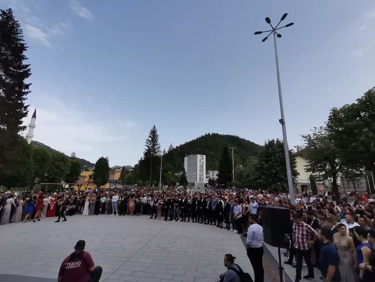Мадан изпрати тържествено абитуриентите си,18 от тях са отличници/ галерия/