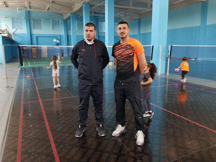 Малчугани влязоха днес в залата за бадминтон