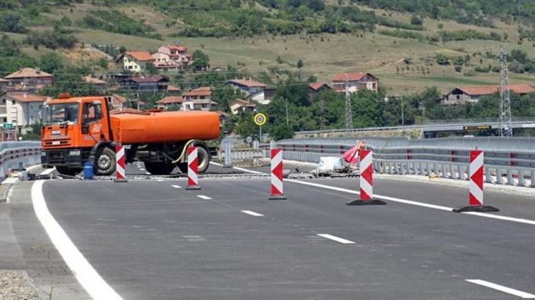 Ремонтни дейности ограничават преминаването по магистрала "Струма"