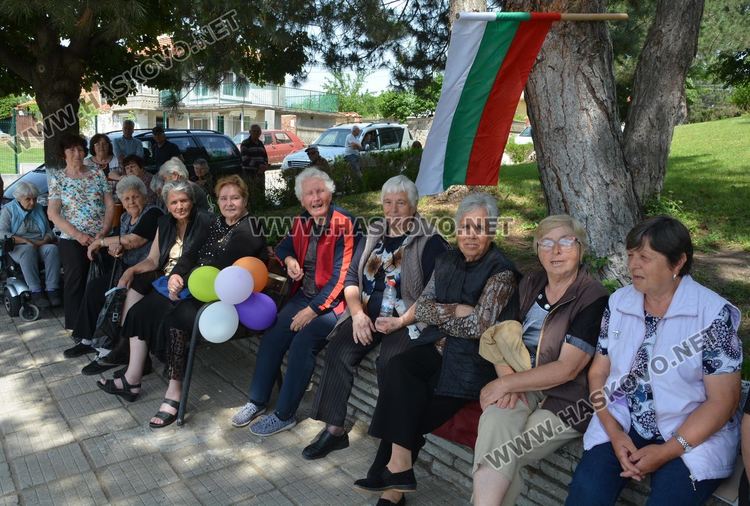 Сред много приятели в с.Орлово откриха обновеното читалище