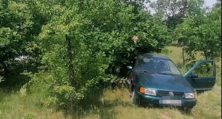 Непълнолетни момчета задигнаха колата на 73-годишен билкар