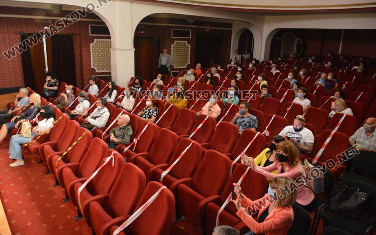 Поетът Мартин Спасов запали огъня на „Южна пролет“