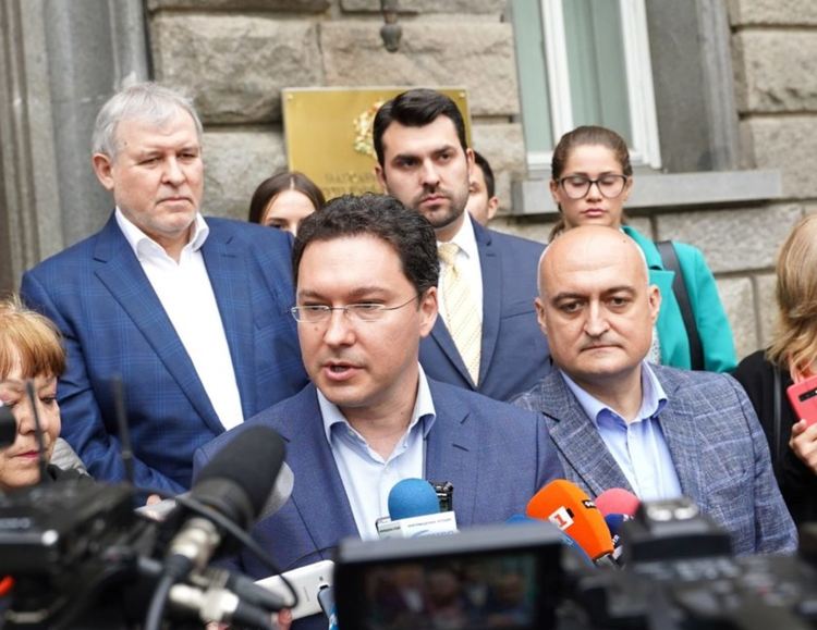 ГЕРБ-СДС се регистрира за вота, не се знае дали Борисов ще е в листите