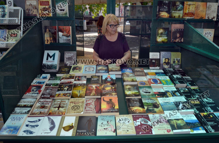 Отвори Книжният базар на „Южна пролет“