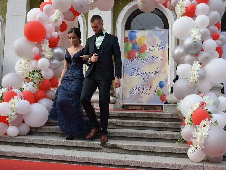 Асеновград тържествено изпрати абитуриентите от випуск 2021 г. (снимки)