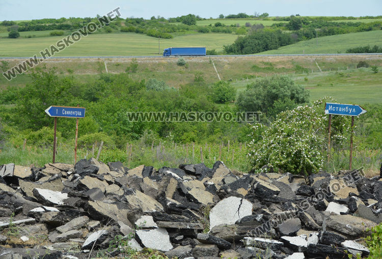 До 80 см. пропадания на пътя от свлачището до Генералово
