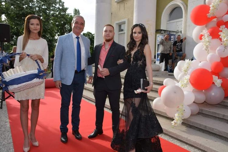 Асеновград тържествено изпрати абитуриентите от випуск 2021 г. (снимки)