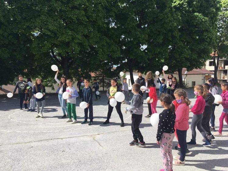 Ученици от Момчиловци отбелязаха 27 май – Световен ден на Спешната помощ