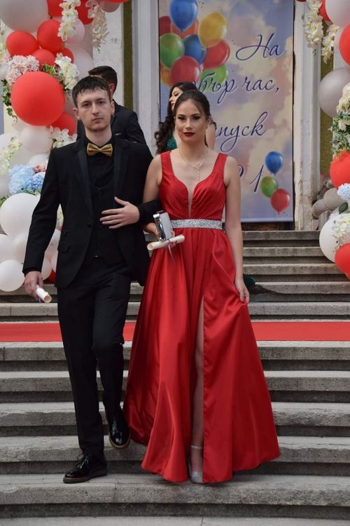 Асеновград тържествено изпрати абитуриентите от випуск 2021 г. (снимки)