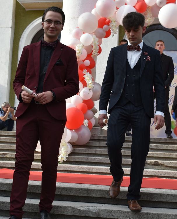 Асеновград тържествено изпрати абитуриентите от випуск 2021 г. (снимки)