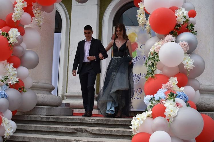 Асеновград тържествено изпрати абитуриентите от випуск 2021 г. (снимки)