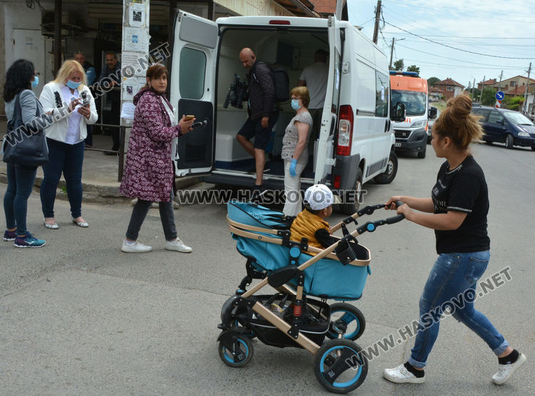 Д-р Ангел Кунчев агитира за ваксинация в Харманли
