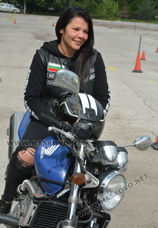 Рокери и полицаи с демонстрация пред ученици в Хасково