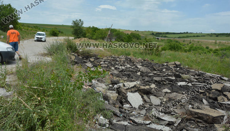 До 80 см. пропадания на пътя от свлачището до Генералово