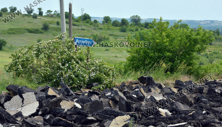 До 80 см. пропадания на пътя от свлачището до Генералово