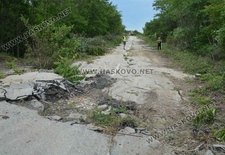 До 80 см. пропадания на пътя от свлачището до Генералово