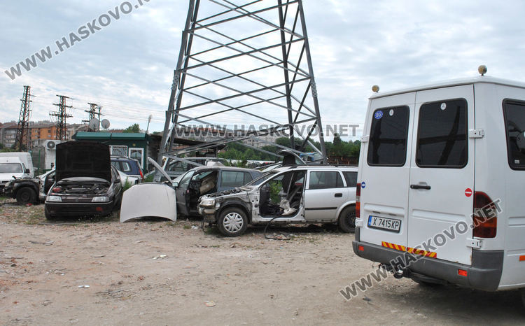 До края на юли разчистват незаконната автоморга в Хасково, строят ограда до стълбове