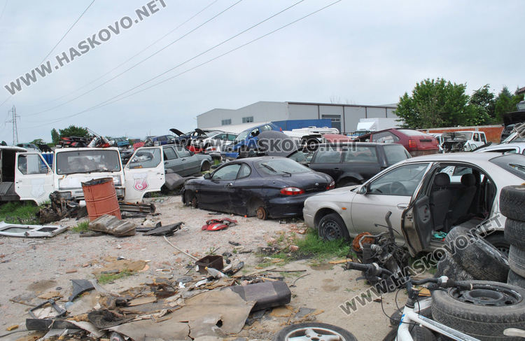 До края на юли разчистват незаконната автоморга в Хасково, строят ограда до стълбове