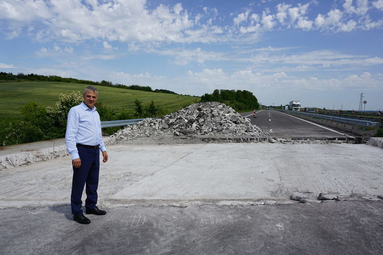 Минко Ангелов: Спряха ремонти по пътища в Хасковско 