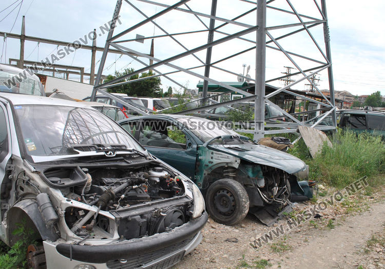 До края на юли разчистват незаконната автоморга в Хасково, строят ограда до стълбове