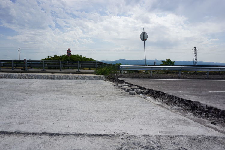 Минко Ангелов: Спряха ремонти по пътища в Хасковско 