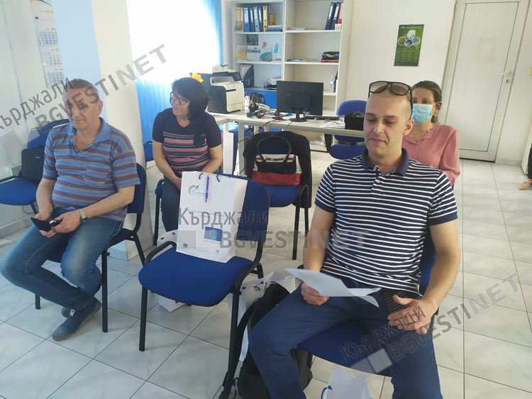 Областният информационен център с наръчник „Европа и ние” за новия програмен период и възможности за кандидатстване