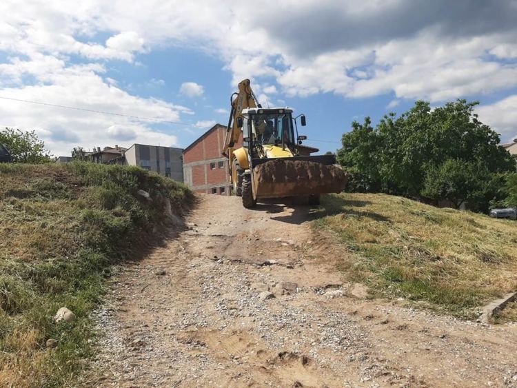 Близо 5 тона инертни материали са събрани при разчистването на Асеновград след бурята (снимки)