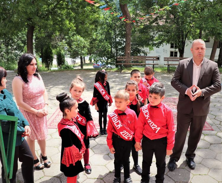 ДГ „Брезичка” в Ардино изпрати тържествено своите бъдещи първокласници
