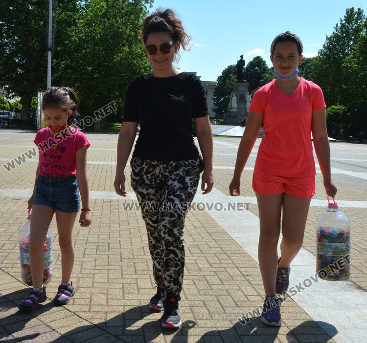 Хиляди капачки събраха в Хасково за закупуване на линейка