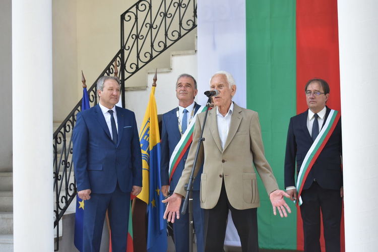 Удостоиха с "Почетен гражданин" на Асеновград Йордан Кожухаров и д-р Иван Червенков (снимки)