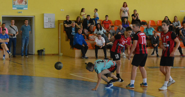 Две четвърти места за хандбалистите на Хасково