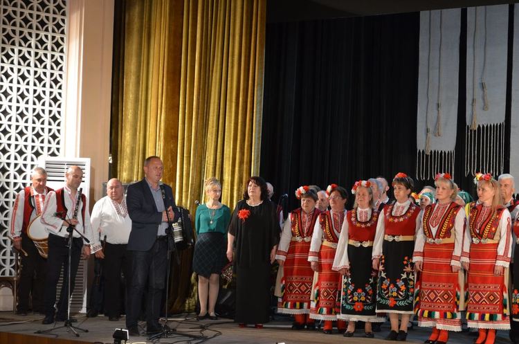 Читалищните състави зарадваха публиката си с общ концерт